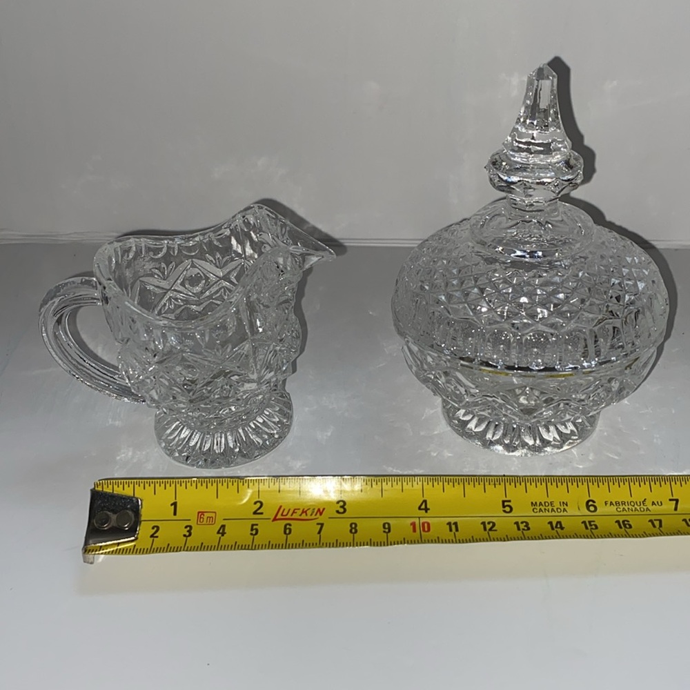 Brilliant vintage cut clear glass cream , and lidded sugar. - Picture 7 of 11
